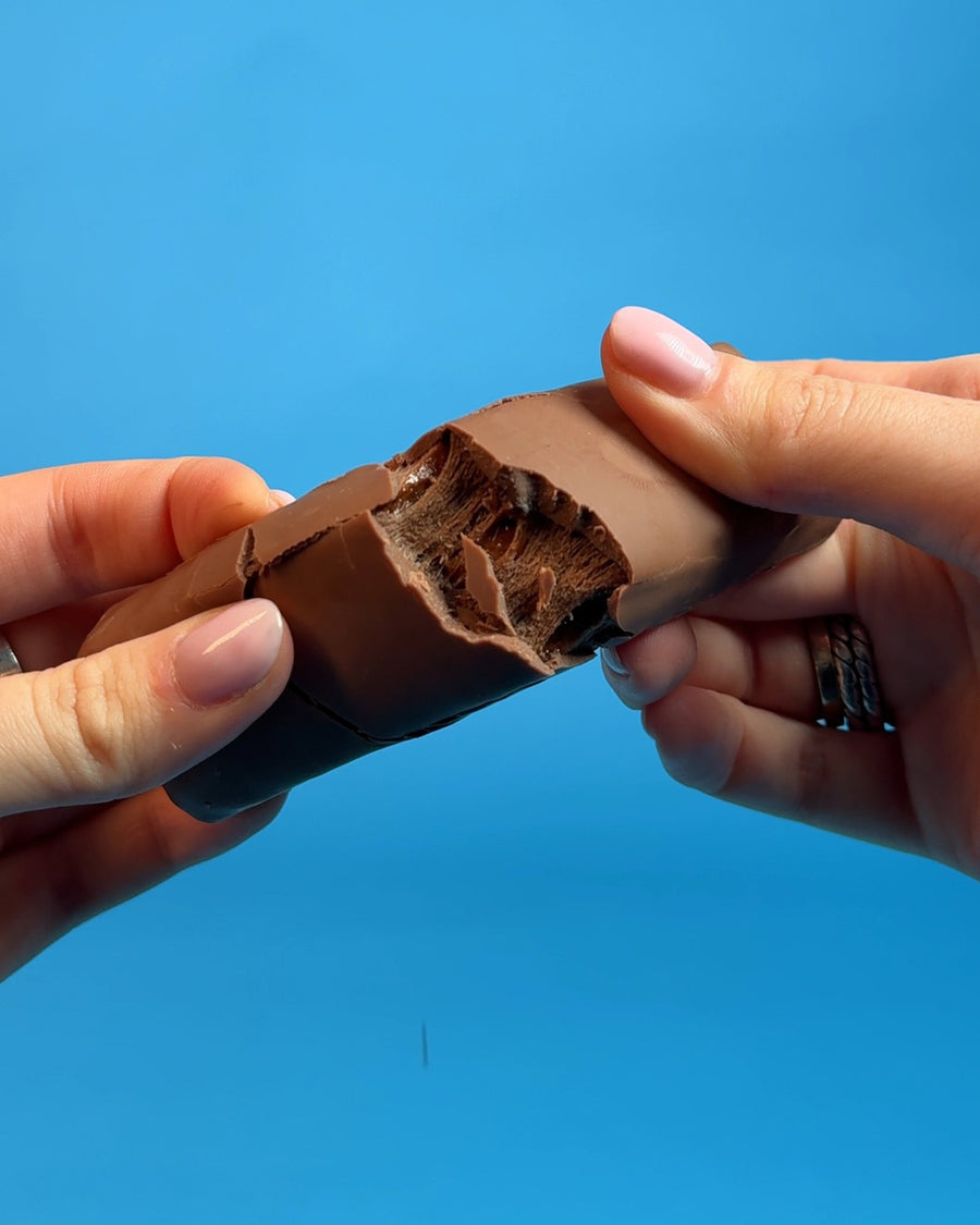 Wir haben’s schon wieder getan … 🤭
Noch ein neuer Riegel.
Was denkt ihr, welcher Flavor diesmal auf euch wartet? 👀

#barebells #barebellsgermany #newflavor #proteinbar